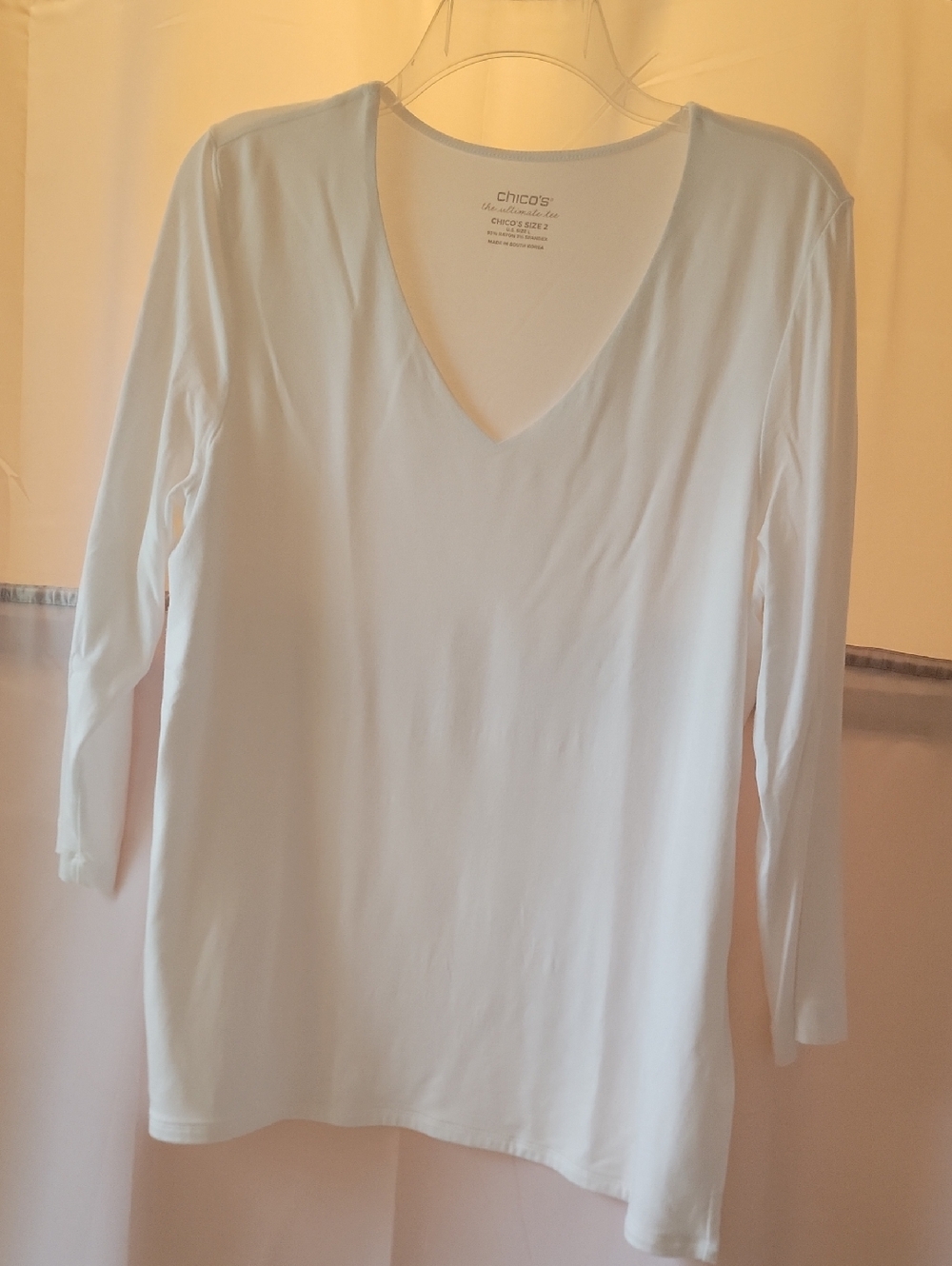 Chico's Ultimate Tee  White V-Neck  3/4 Sleeve, Size 2 (L)